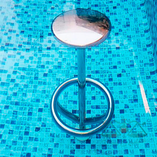 Banco p/ pscina c/ apoio de pés